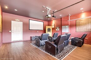 9 Bed 6 Ba Villa with Games, Pool & Spa