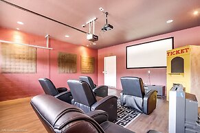 9 Bed 6 Ba Villa with Games, Pool & Spa