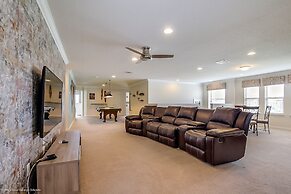 9 Bed 6 Ba Villa with Games, Pool & Spa