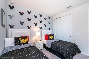 7 BD 5 BH With Game Room Pool Spa