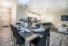 Stylish 4 Bed 3 Ba Pool Home