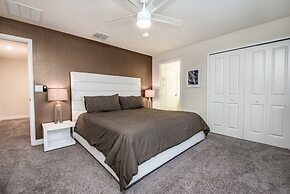 Stylish 4 Bed 3 Ba Pool Home