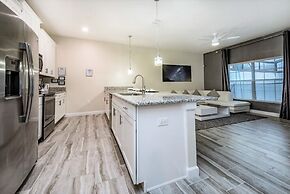 Stylish 4 Bed 3 Ba Pool Home