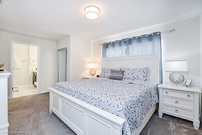 5 Bedroom 4 Bathroom Storey Lake