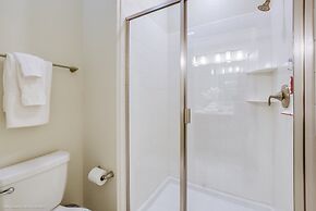 5 Bedroom 4 Bathroom Storey Lake