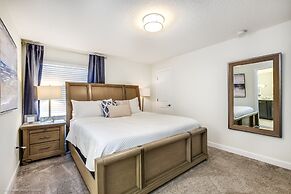 5 Bedroom 4 Bathroom Storey Lake