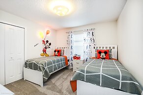 5 Bedroom 4 Bathroom Storey Lake