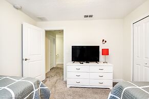 5 Bedroom 4 Bathroom Storey Lake