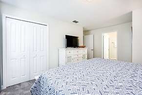 5 Bedroom 4 Bathroom Storey Lake