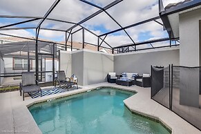 5 Bedroom 4 Bathroom Storey Lake