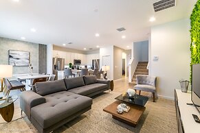 8 Bedroom 6 Bathroom Villa