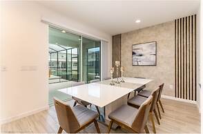 8 Bedroom 6 Bathroom Villa