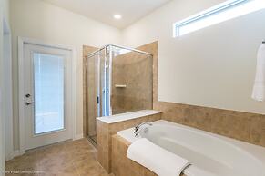 Beautiful 8 Bed Villa Pool & Spa