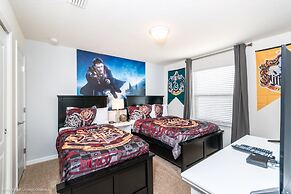 Beautiful 8 Bed Villa Pool & Spa