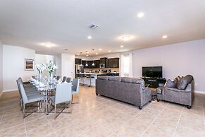 Beautiful 8 Bed Villa Pool & Spa