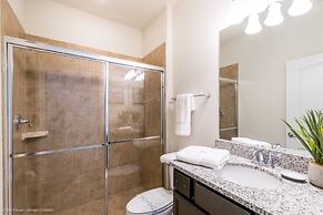 Beautiful 8 Bed Villa Pool & Spa