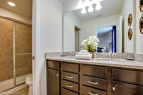 8 BD 6 BH House Villa at West Side