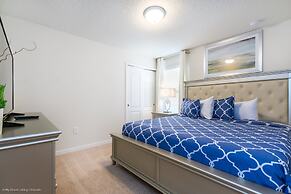 8 BD 6 BH House Villa at West Side