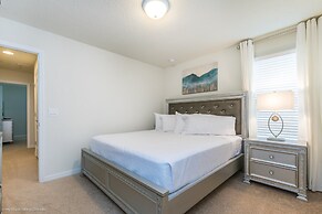 8 BD 6 BH House Villa at West Side