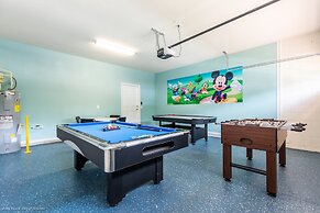 8 BD 6 BH House Villa at West Side