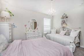 6 Bed 5 Ba Villa with Pool, Spa & Lake View