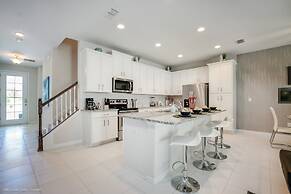 5 Bedroom 4.5 Bathrooms With Pool