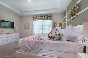 5 Bedroom 4.5 Bathrooms With Pool