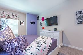 5 Bedroom 4.5 Bathrooms With Pool