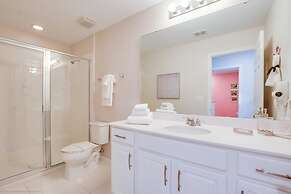 5 Bedroom 4.5 Bathrooms With Pool