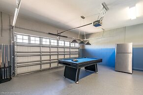 7 BD 5.5 BH Villa Game Room Pool Spa