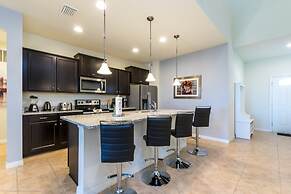 7 BD 5.5 BH Villa Game Room Pool Spa