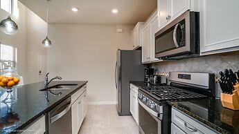 Cool and Modern 6 Bed 4 Ba Villa Game Room Pool 5445