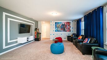 Cool and Modern 6 Bed 4 Ba Villa Game Room Pool 5445