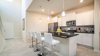 Cool and Modern 6 Bed 4 Ba Villa Game Room Pool 5445