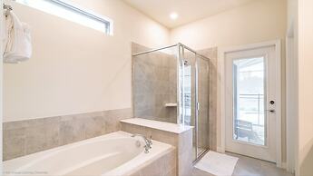 Cool and Modern 6 Bed 4 Ba Villa Game Room Pool 5445