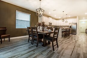 6 Bedroom Villa W Private Pool & Game Room