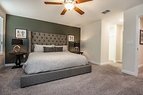 6 Bedroom Villa W Private Pool & Game Room