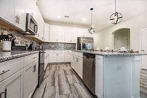 6 Bedroom Villa W Private Pool & Game Room