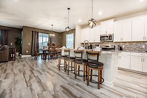 6 Bedroom Villa W Private Pool & Game Room