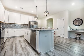 6 Bedroom Villa W Private Pool & Game Room