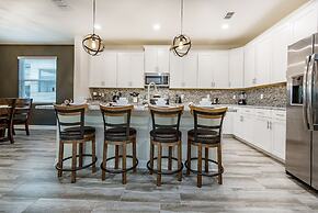 6 Bedroom Villa W Private Pool & Game Room