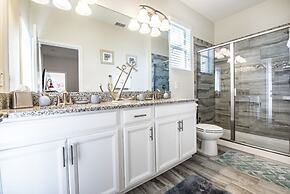 5 Bed Storey Lake Villa with Games & Pool