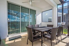 5 Bed Storey Lake Villa with Games & Pool