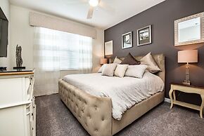 5 Bed Storey Lake Villa with Games & Pool