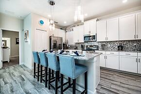 5 Bed Storey Lake Villa with Games & Pool