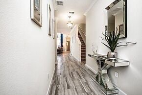 5 Bed Storey Lake Villa with Games & Pool