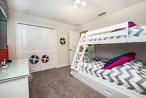 5 Bed Storey Lake Villa with Games & Pool