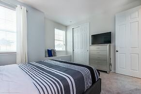 Beautiful 4 Bed With Pool & Spa