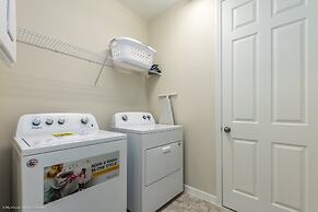 Beautiful 4 Bed With Pool & Spa