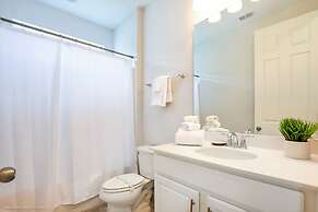 Beautiful 4 Bed With Pool & Spa